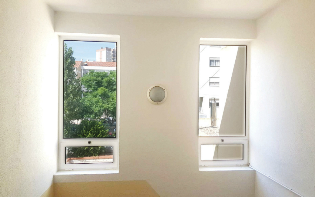 EB1/JI Orlando Gonçalves | 233.430,92€ | • Pintura de paredes interiores; • Substituição de caixilharias; • Substituição de telheiro; • Intervenção no terraço sobre a cozinha; • Reparação da Instalação Sanitária de apoio à cozinha;
• Substituição de bancadas.