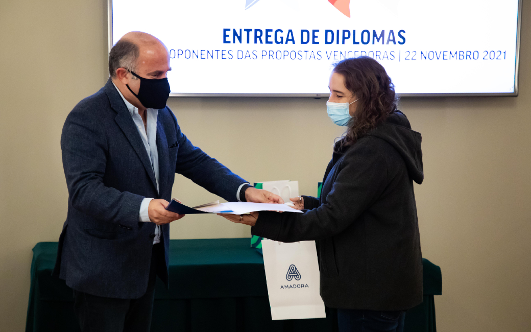 Entrega de Diploma à proponente da Proposta 24 – Skatepark e Bikezone – Alfragide
Projeto – Skatepark e Bikezone - Alfragide
Proponente: Liliana Elisa Pereira Madureira
Valor de investimento estimado: 150.000€