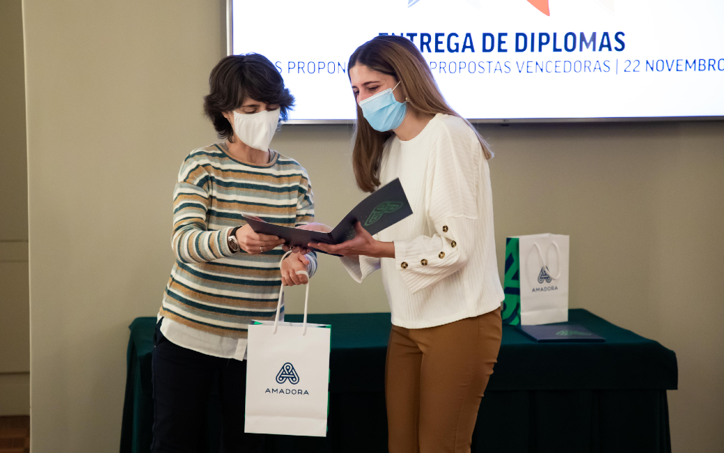 Entrega de Diploma à proponente da Proposta 32 – Iluminação Pública
Projeto – Colocação de iluminação pública no caminho entre o Largo Vasco da Gama e o Largo 1.º de Maio
Proponente: Sara Isabel Rodrigues Moreira
Valor de investimento estimado: 7.500€
