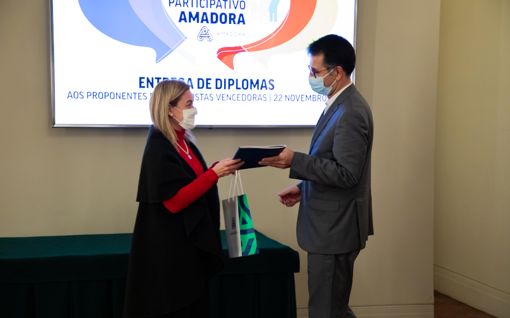 Entrega de Diploma ao proponente da Proposta 82 – Requalificação do Ringue da Cova da Moura
Projeto – Requalificação do campo de jogos da Cova da Moura
Proponente: Paulo Baião
Valor de investimento estimado: 100.000€